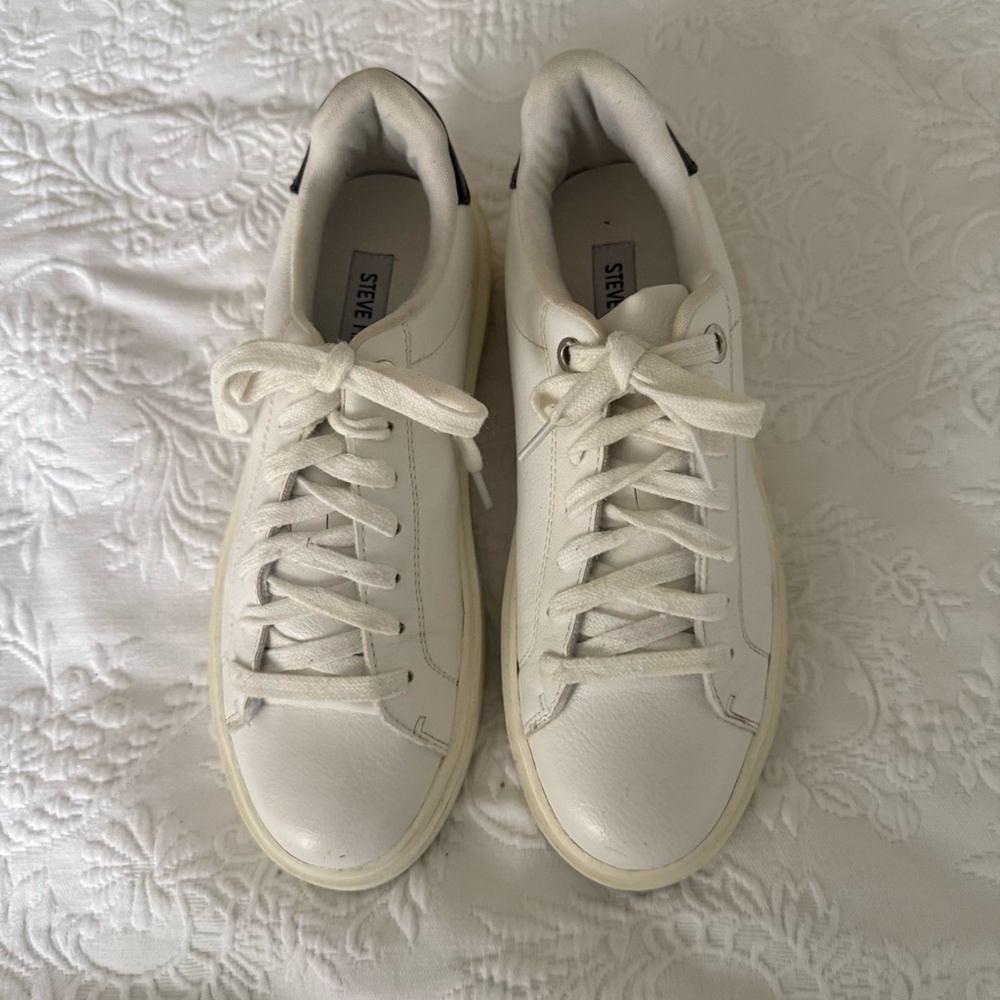 STEVE MADDEN Catcher White Faux Leather Sneakers. Size 9 - Picture 5 of 9
